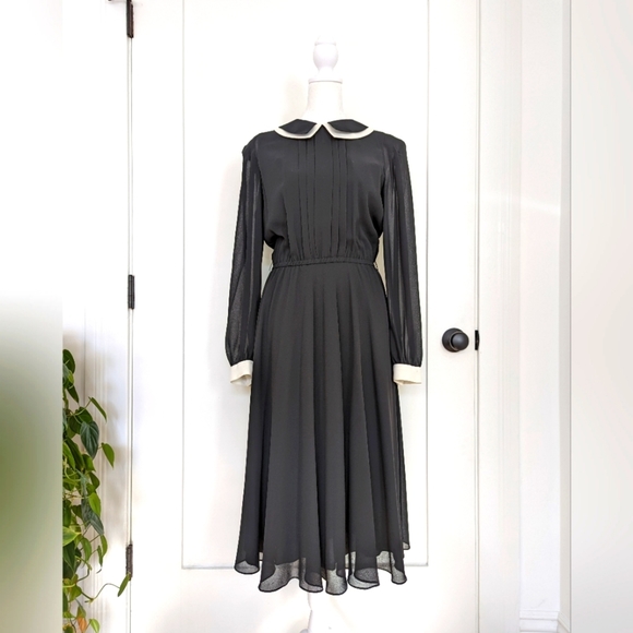 Vintage Pierre Cardin Black Dress w/white collar - size 6 - Picture 1 of 12